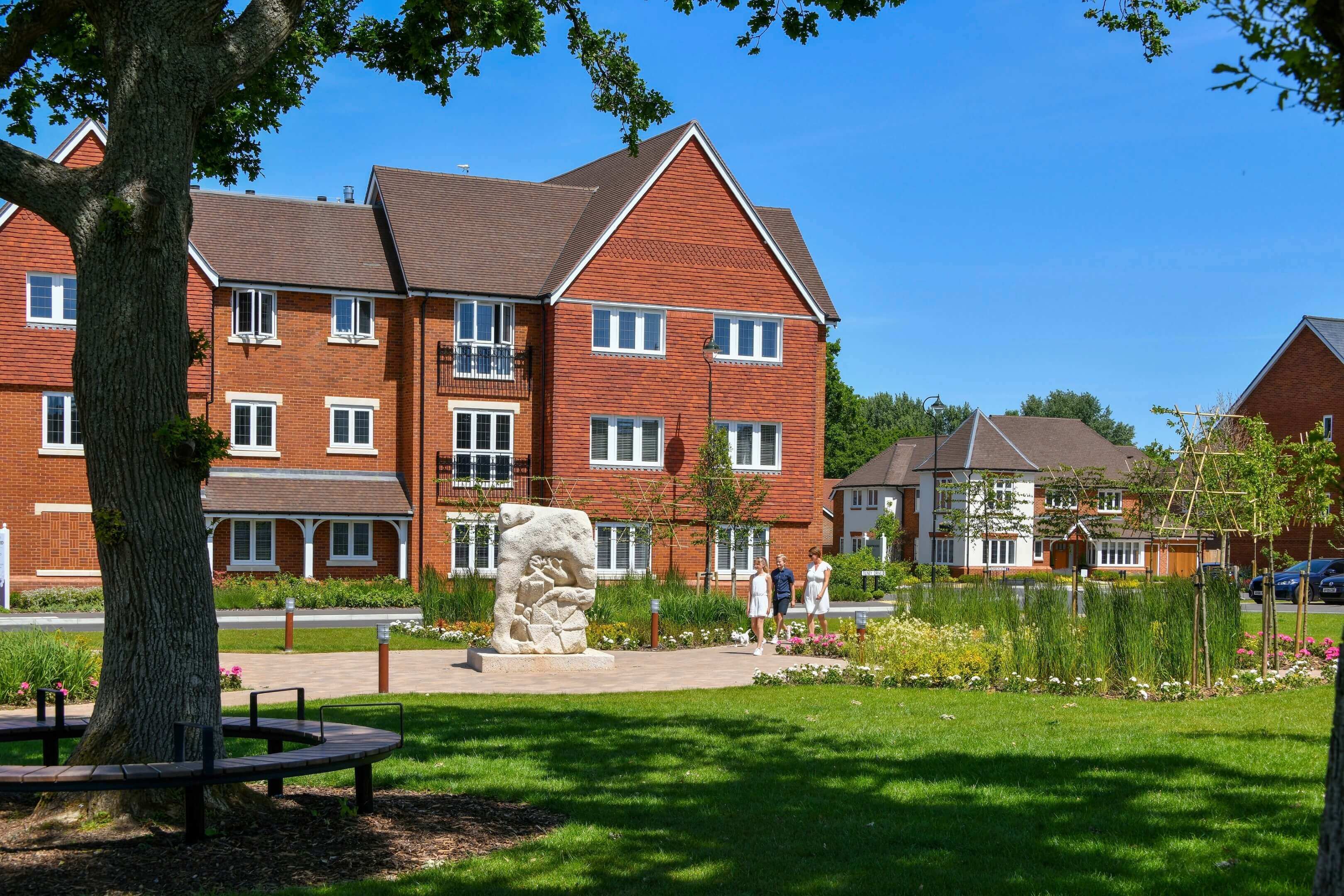Highwood Village｜Horsham 英倫花園家庭宅